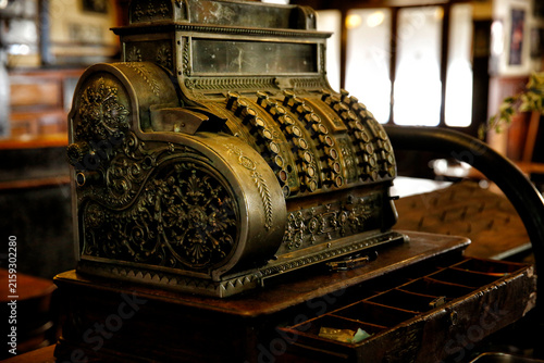 Obraz na płótnie Vintage Cash Register in a Valparaiso Bar
