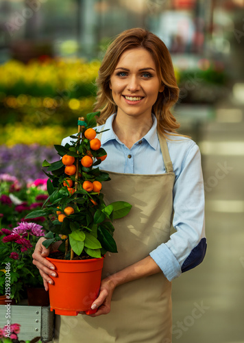 Фотография Female Gardener Holding Citrus.