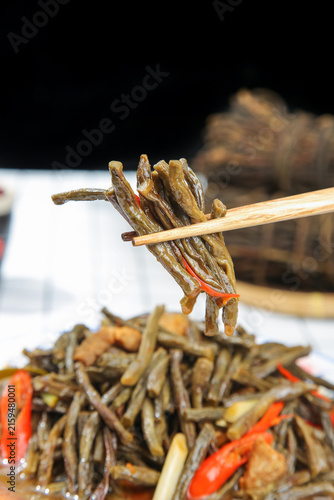 Bild auf Leinwand Stir-Fried Dried Cowpeas with Pancetta and Red Peppers on Chopsticks - Tradition