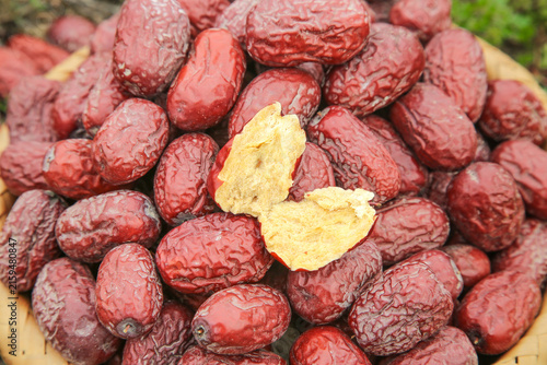 Konstfotografi Ruoqiang Dried Jujubes from Xinjiang China - Native Red Dates Traditional Superf