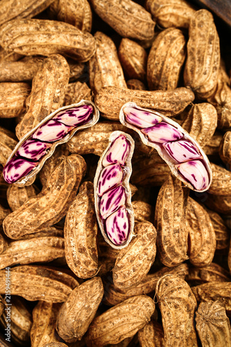 Quadro su tela Fresh Yunnan Plateau Peanuts with Purple-Striped Nuts in Shells - Chinese Agricu