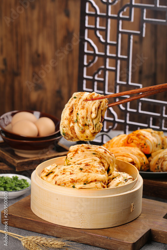 Quadro su tela Handmade Scallion Pancakes in Bamboo Steamer - Traditional Asian Cooking Techniq