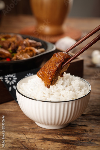 Fotografie Traditional Roasted Goose with Rice and Chopsticks in Rustic Farmhouse Kitchen S