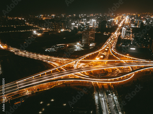 Fotografía Night City Overpass Aerial View with Highway Lights