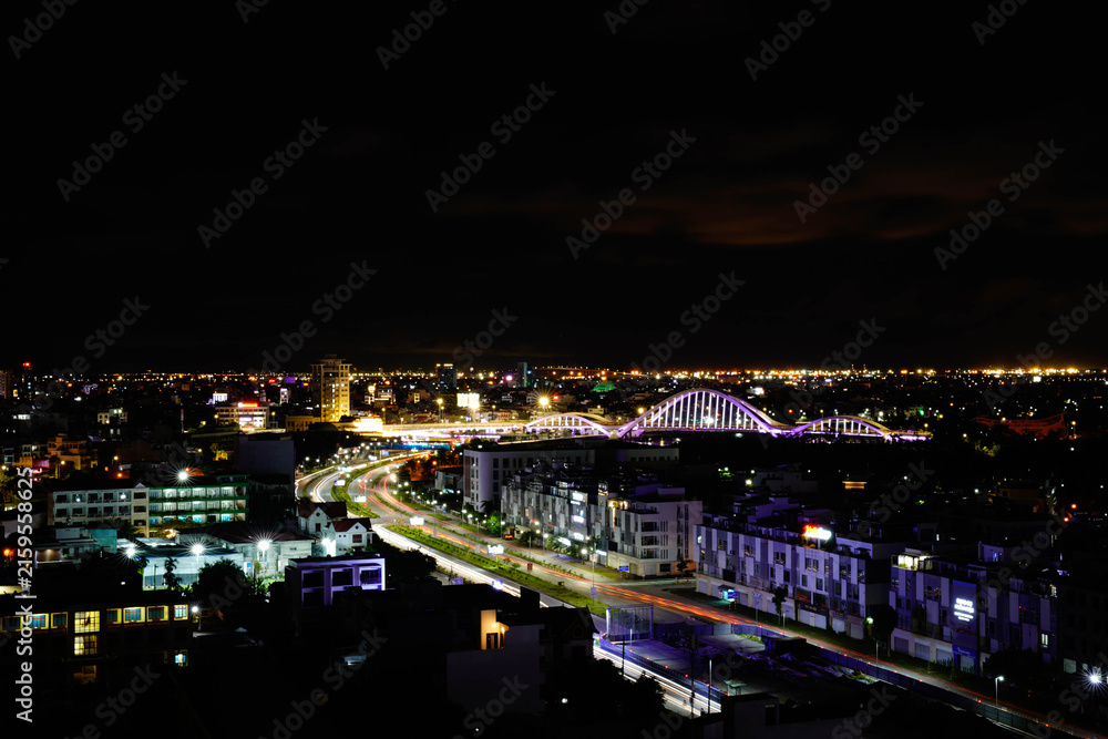 Fototapeta premium A stunning aerial night view of a vibrant cityscape, showcasing illuminated buildings.