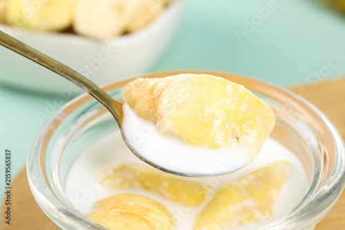 Bild auf Leinwand Durian Pieces in Creamy Milk Dessert