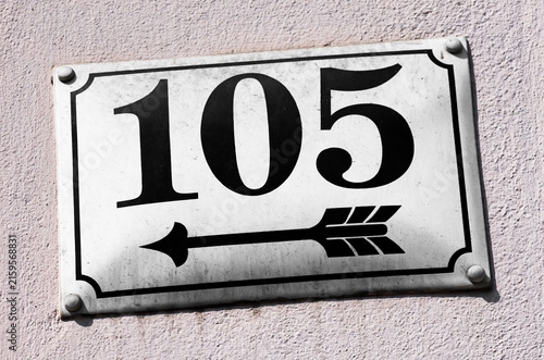 Hausnummer 105