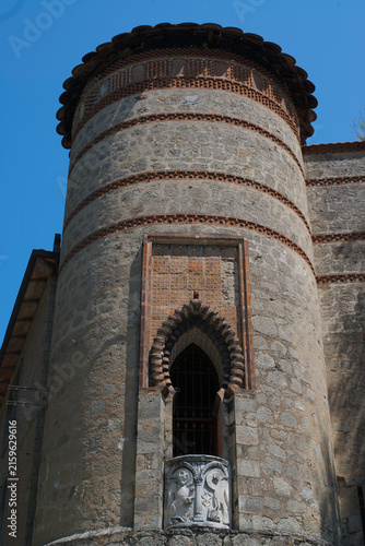 Foto Close-up view of a historic round tower at Rocchetta Mattei Castle in Grizzana M