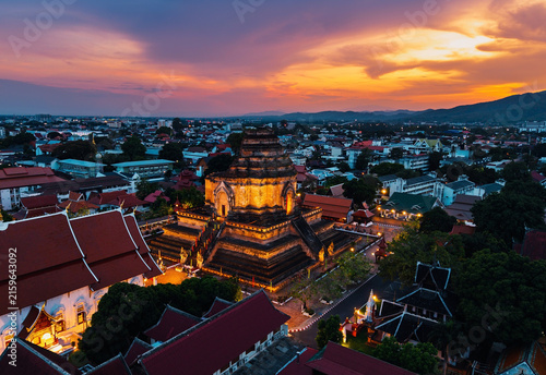 Foto Aerial view Wat Chedi Luang Temple, Buddhist pagoda in Chiang Mai, Thailand