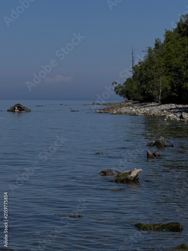 Canvastavla Scenic view of a tranquil lake Baikal with gentle waves lapping against the shor