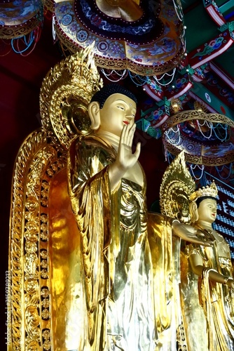 Принти на полотні Golden Buddhist Statue in Temple