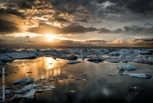 Konstfotografi Ice blocks melting on diamond beach, vatnajokull glacier, iceland