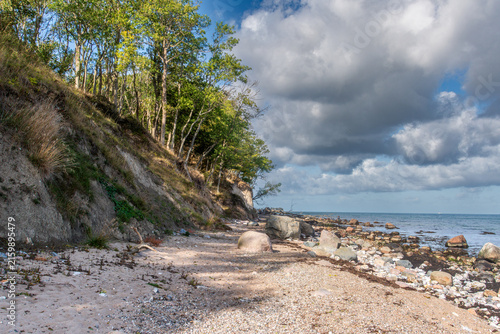 Wildromantische Ostseeküste, die Steilküste bei Katharinenhof auf Fehmarn