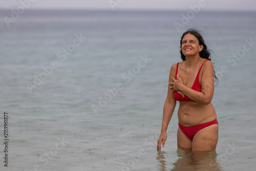 Quadro su tela Woman experiencing well-being feeling positive emotions in water
