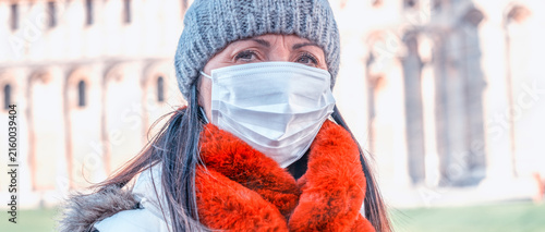 Cuadro en lienzo Coronavirus outbreak emergency