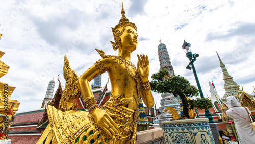 Obraz na płótnie Golden angel mythical creature statues stand in Wat phra kaew grand palace buddh