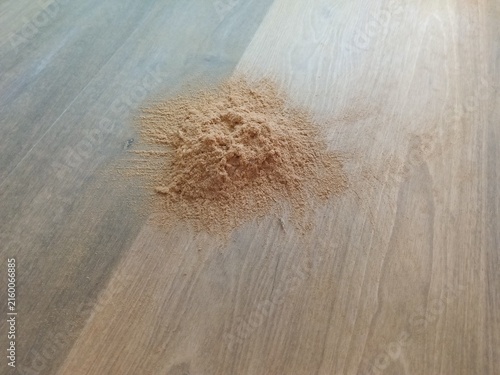 Foto Close up of wood dust pile on wood background