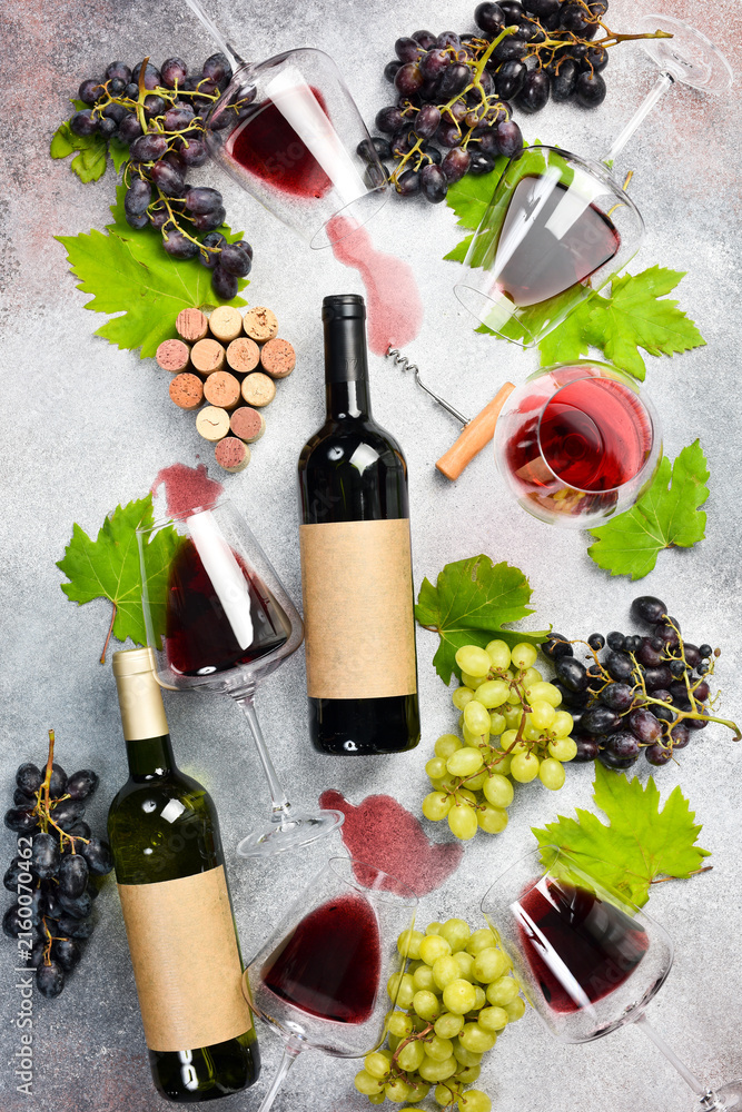 Naklejka premium Set of red and white wine in bottles and glasses. Grape. Composition for design.