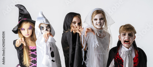 фотографія Spooky kids in Halloween makeup as vampire, witch, ghost, corpse bride reaching