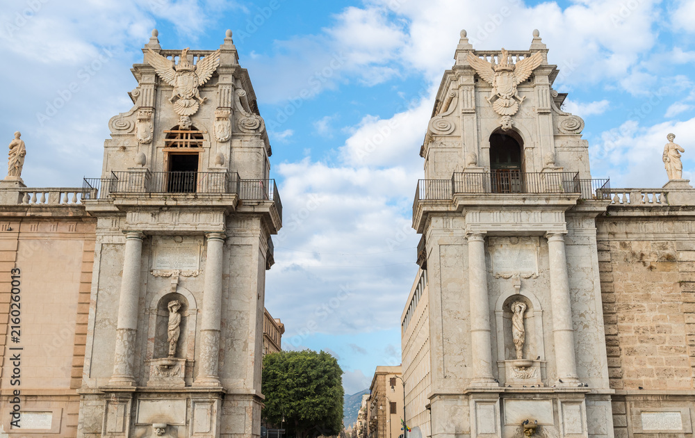 Fototapeta premium Porta Felice, a historic monumental gateway marking the eastern end of Corso Vittorio Emanuele, the ancient Cassaro, in Palermo, Sicily, Italy
