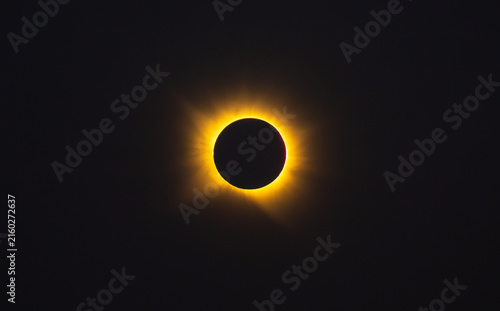 Fotografía Totalité de l’éclipse solaire du 12 août 2026 avec couronne solaire visible en E