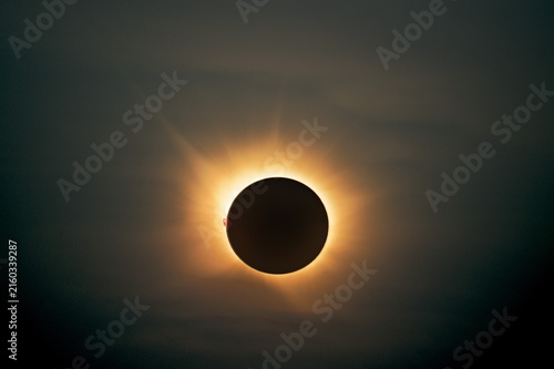 Fotografía Total solar eclipse of 12 August 2026 at totality, glowing solar corona around t