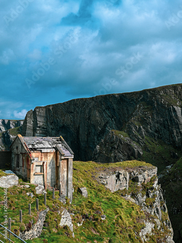 Canvas Print house in the mountains