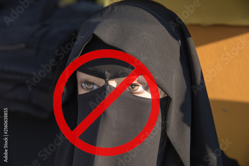 Fotografie Mannequin wearing muslim traditional black clothing with stop sign