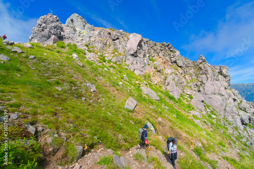 Cuadro en lienzo 北アルプスの焼岳、東側中腹から望む焼岳北峰と登山者