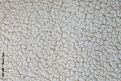 Foto Detailed macro texture of white curly sheep fur background