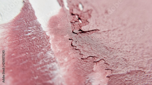 Fotografía An abstract painting with thick pink and white impasto paint strokes