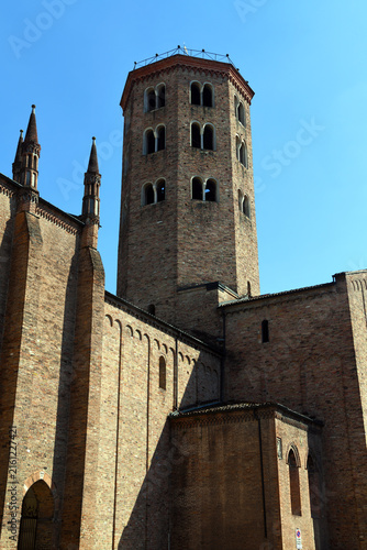 Cuadro en lienzo The Basilica of Sant'Antonino in Piacenza is an important Romanesque-Gothic styl