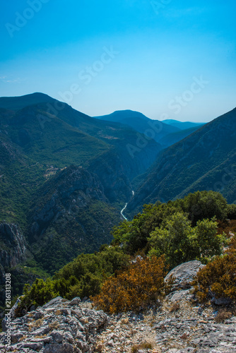 Foto Verdon gorge river flowing through scenic canyon landscape