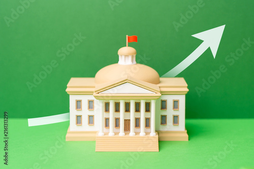 Fotografie Government building and growth arrow