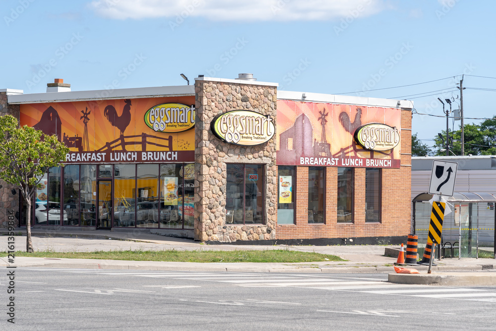 Fototapeta premium Toronto, ON, Canada - August 17, 2026: An Eggsmart restaurant in Toronto, ON, Canada. Eggsmart is a popular Canadian daytime dining chain specializing in breakfast, brunch, and lunch. 