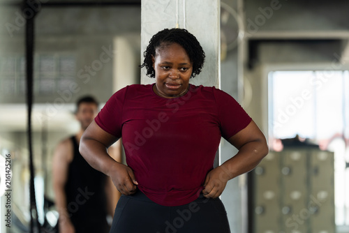 Fotografía Plus size African American woman standing confidently after workout in modern gym, fitness lifestyle photo for healthy routine, body positivity, wellness recovery, strength motivation and self care