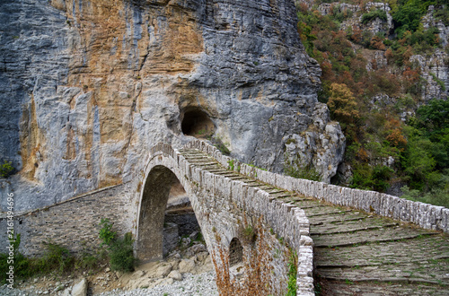 Bild auf Leinwand Old Stone Bridge Zagori Greece