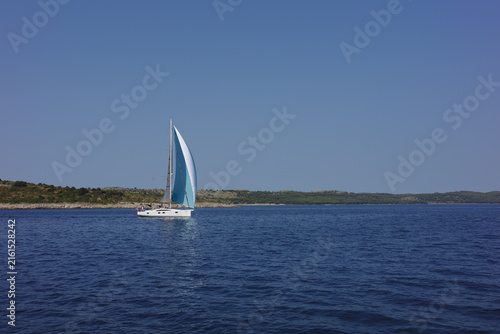 Bild auf Leinwand Sailing yacht with spinnaker sail on open sea