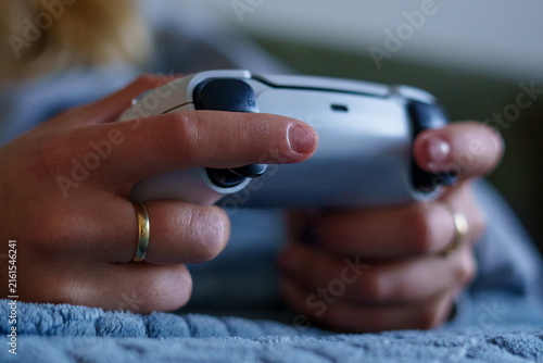 Cuadro en lienzo Hands on the Controller