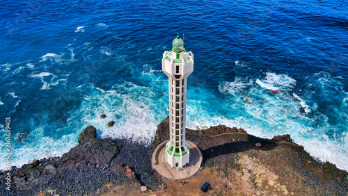 Foto aérea con dron del faro de Las Hoyas en Tazacorte en La isla de La Palma.