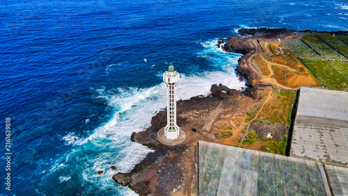 Foto aérea con dron del faro de Las Hoyas en Tazacorte en La isla de La Palma.