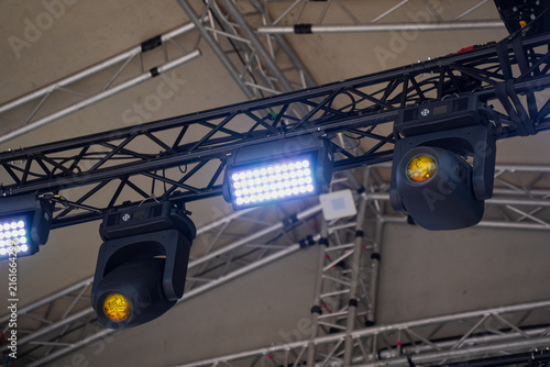 Obraz na plátně Professional stage lighting rig mounted on aluminum trussing featuring moving he