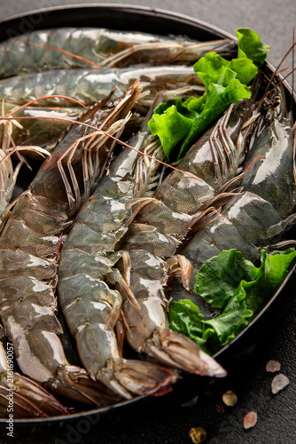Konstfotografi Raw prawns crustacean large shrimp (gambas) fresh seafood pescetarian diet food