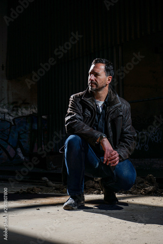 Cuadro en lienzo A stylish, dark-haired, slim, 40-year-old white man