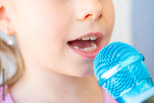 Cuadro en lienzo young girl singing toy microphone, Close-up child's mouth, Future pop star pract