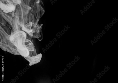 Quadro su tela Sharp, defined tendrils of white smoke curl and twist with intensity, creating a dynamic abstract shape against the blackness