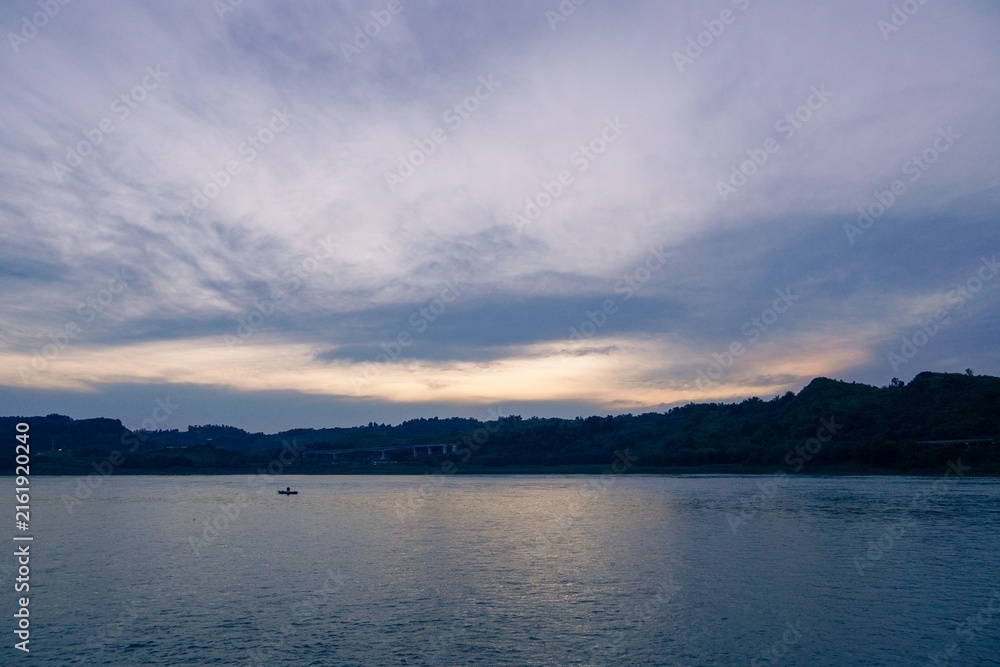 Fototapeta premium sunset over the lake