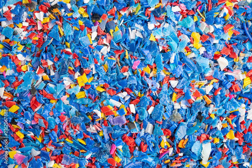 Foto Plastic colorful pieces recycling shredded for industrial use.