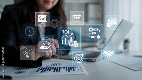 Fotografía Business Analytics Concept with ROI Charts and Graphs on Desk, Focused Professional Analyzing Financial Data and Performance Metrics