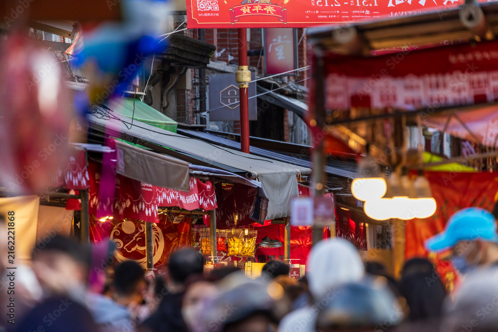 Obraz premium Crowds at Dihua Street Lunar New Year Market